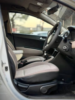 Hyundai Xcent (2017) 8