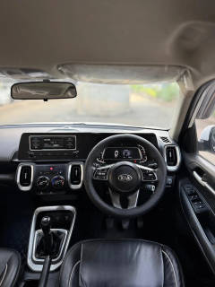 Kia Sonet (2021) 10