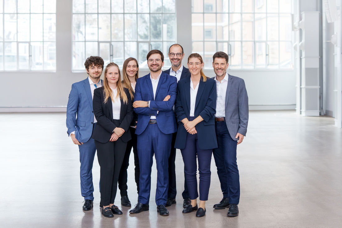 apexa - unser Team mit Andreas Garbin, René Stierli Wey, Olivia Lüthi, Nathalie Vonlanthen, Melanie Schumacher, Yannick Tobler, Simon Stierli