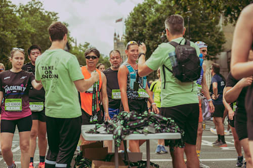 Volunteer at Saucony London 10K 2025
