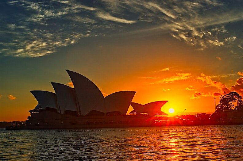 Sydney Botanic Gardens to the Opera House Sunrise Walk - 6km EASY
