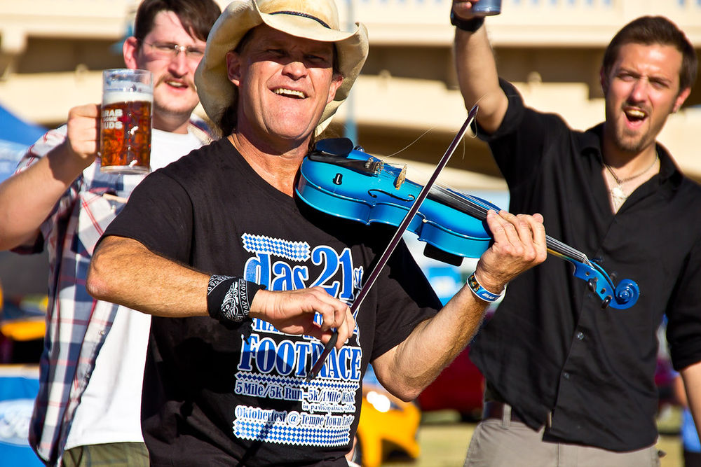 Das 31st Arizona CW Channel 7 Oktoberfest Runnin for the Brats!