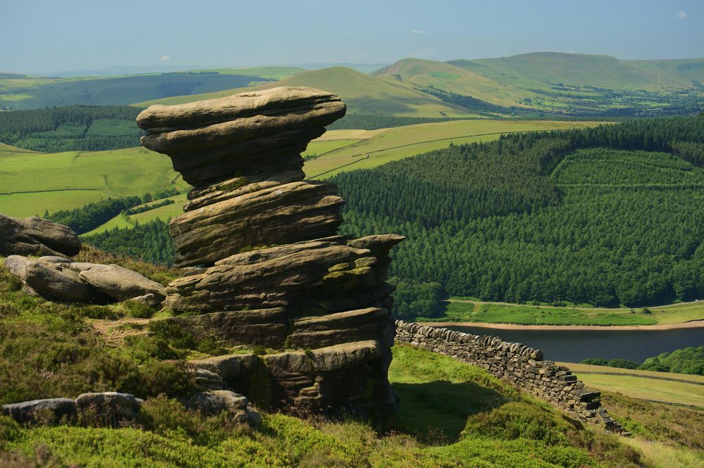 Peak District linear walk: Alport Castles, Howden Edge, Derwent Edge (28 m)