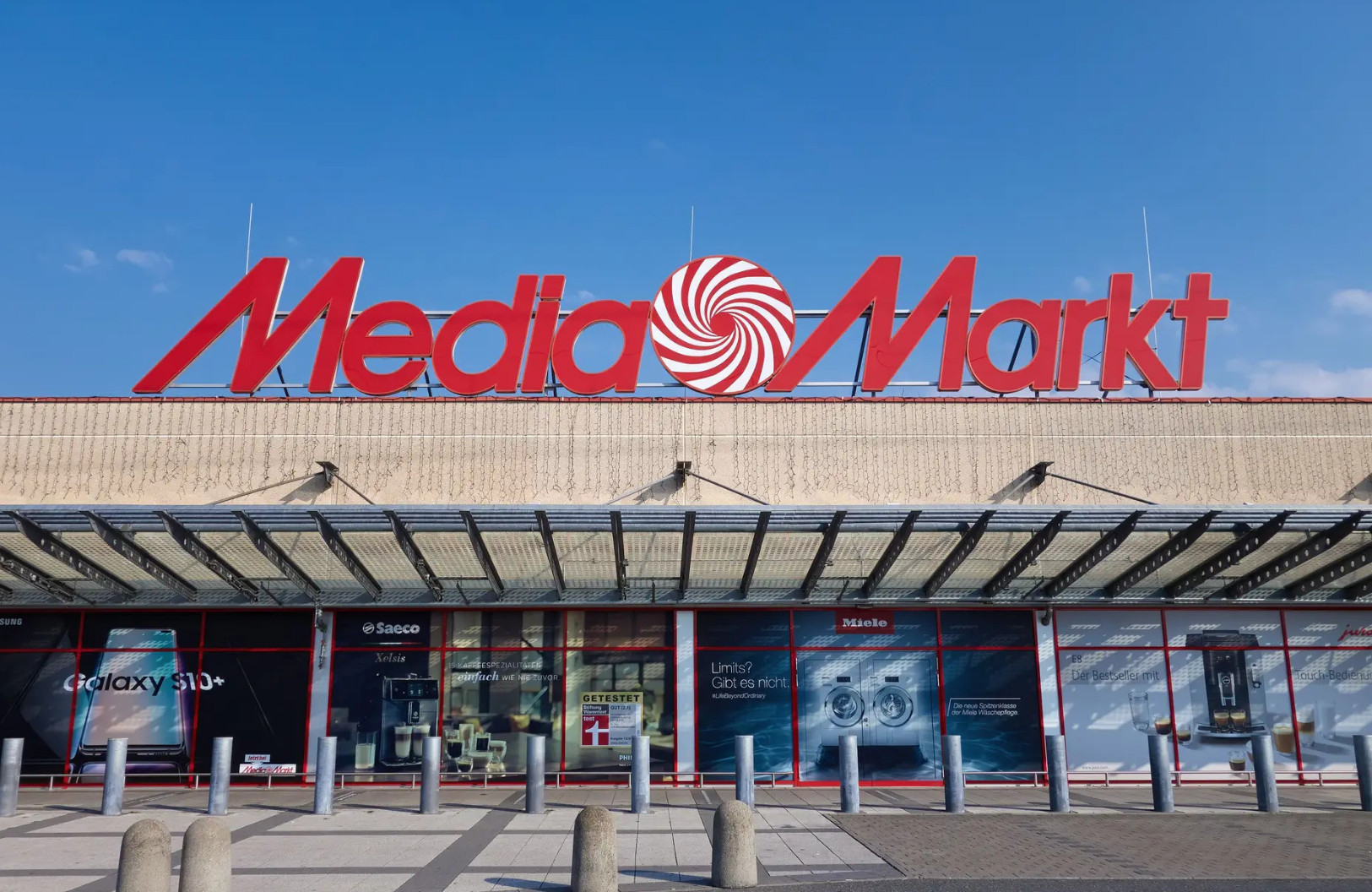 the outside of a mediamarket shop front