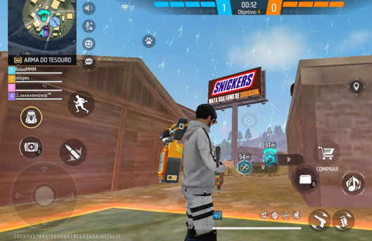 Video game screenshot showing a man with a gun, highlighting Snickers branding in a promotional collaboration with Free Fire.