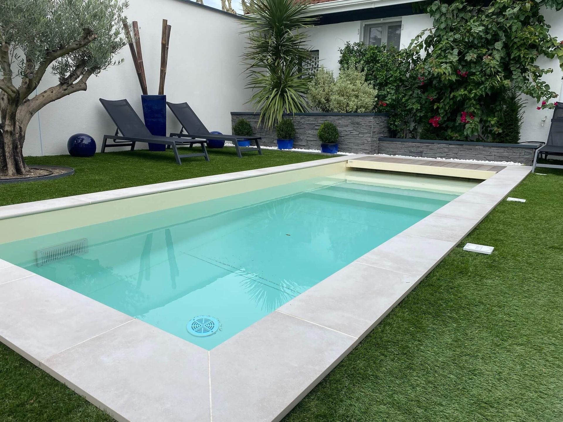 Skimmer piscine cassé ou fissuré, réparation ou changement de skimmer en Gironde