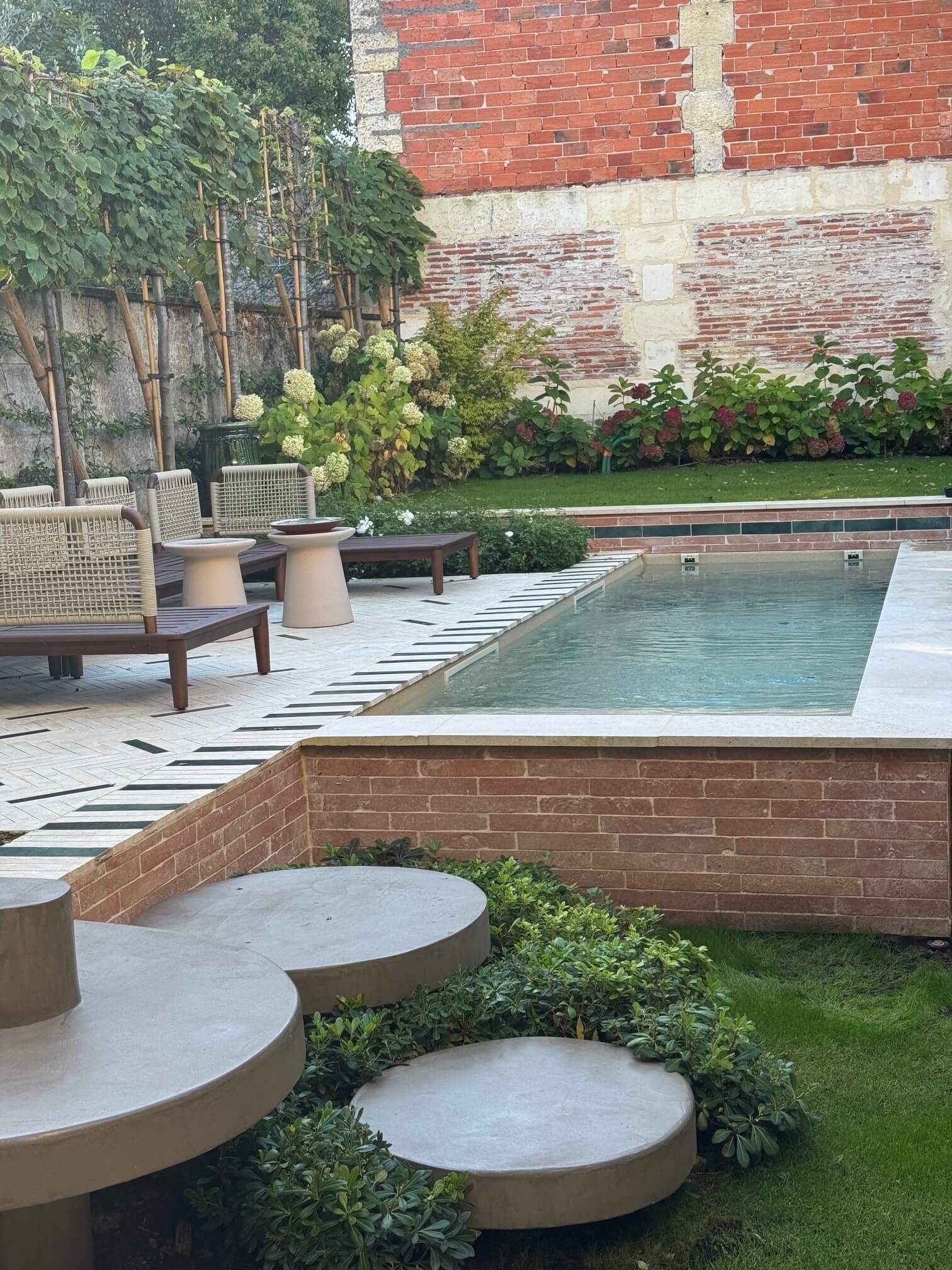 pisciniste à tresses en gironde