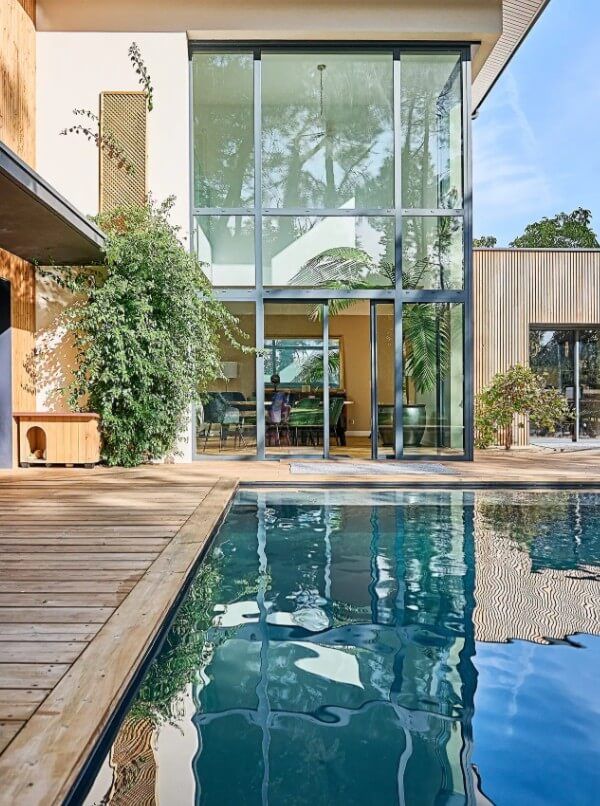 spécilste de la construction de piscines à débordement en Gironde