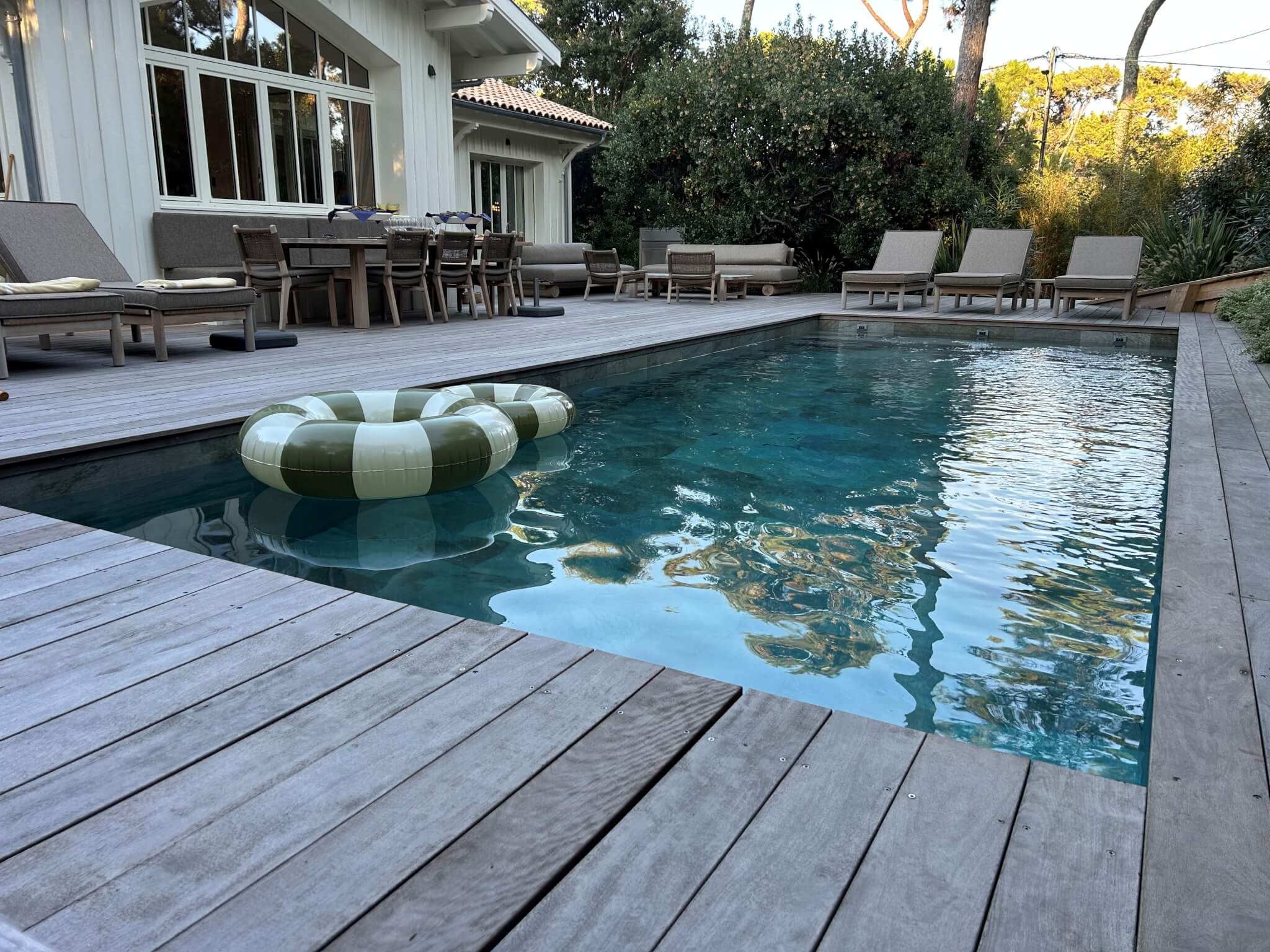 Constructeur de piscines carrelées en Gironde : Aquanov est spécialiste de la piscine carrelée