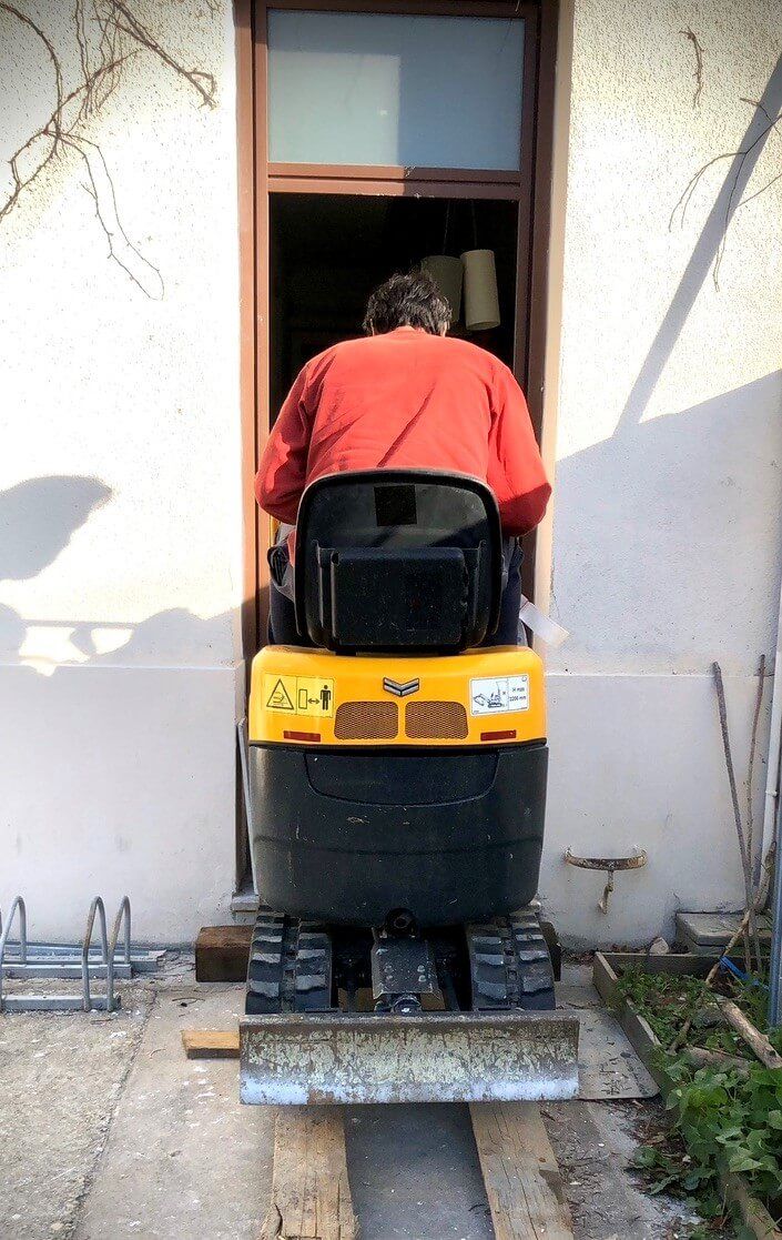 Construction d'une mini piscine en centre ville avec accès difficiles