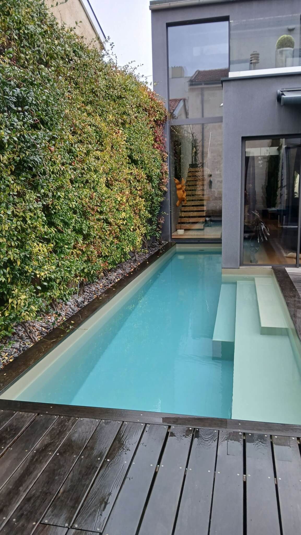 construction d'une piscine dans un petit jardin