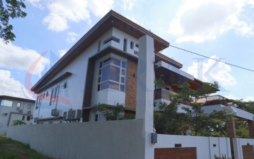 Luxury 5-Bedroom Home in The Orchard Golf & Country Club, Dasmariñas, Cavite