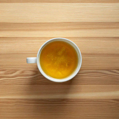 Fresh honey lemon and ginger juice with a slice of lemon