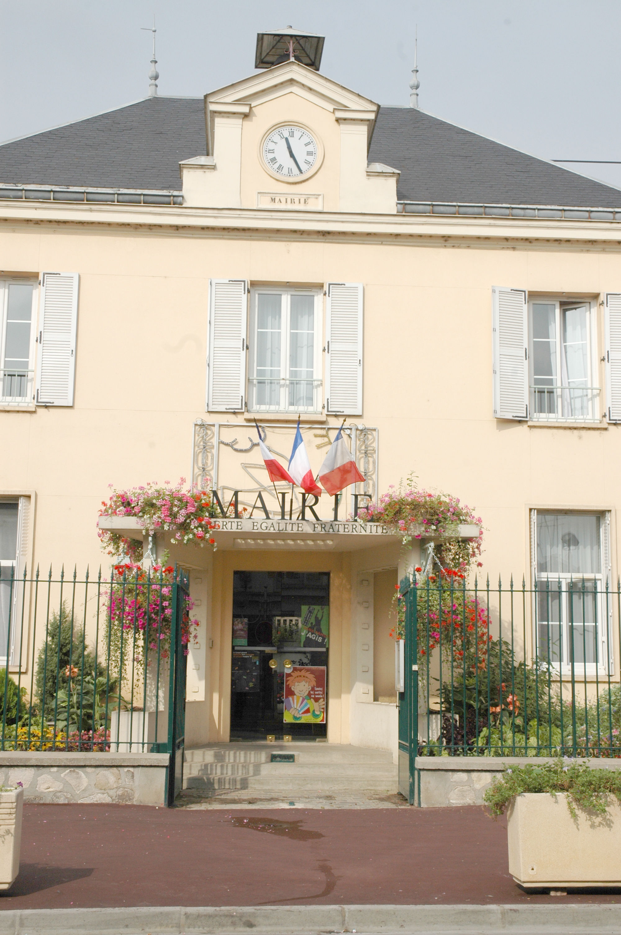 Bonneuil Sur Marne Mairie - Fenetre - Fenetre De Toit