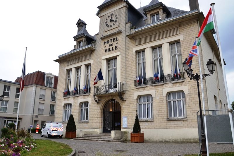 Deuil La Barre Mairie - Fenetre - Fenetre De Toit