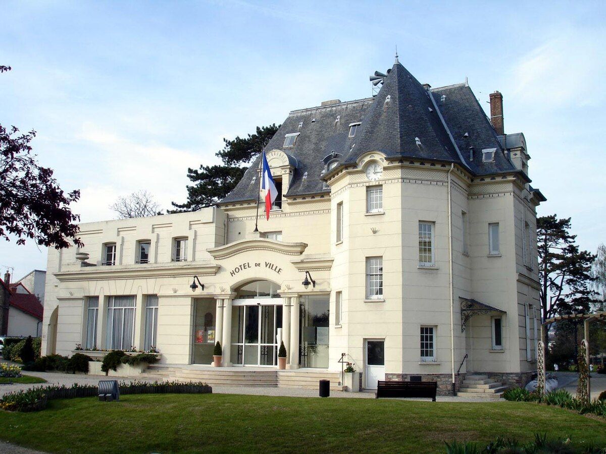 Ermont Mairie - Fenetre - Fenetre De Toit