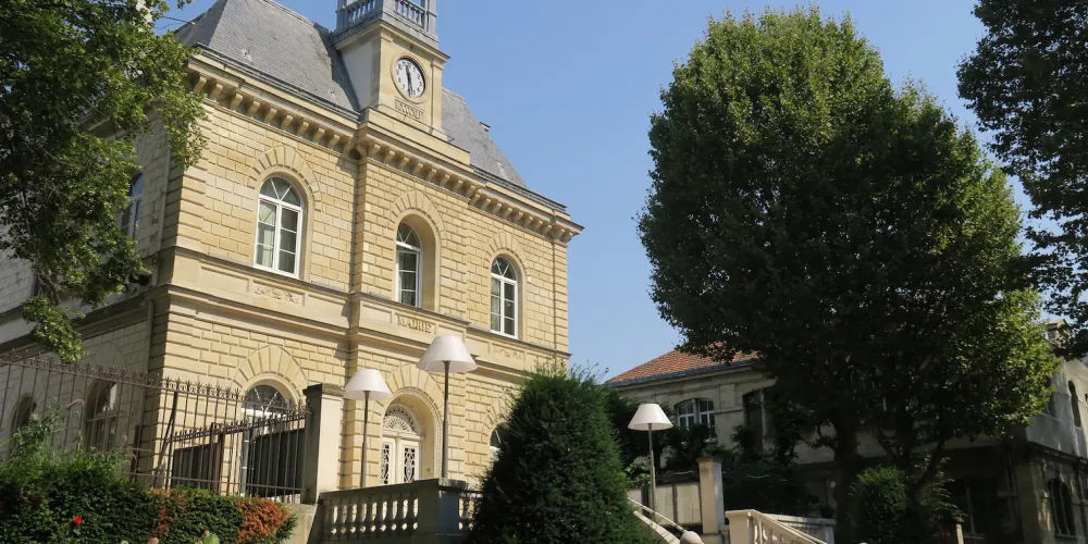 Gentilly Mairie - Fenetre - Fenetre De Toit