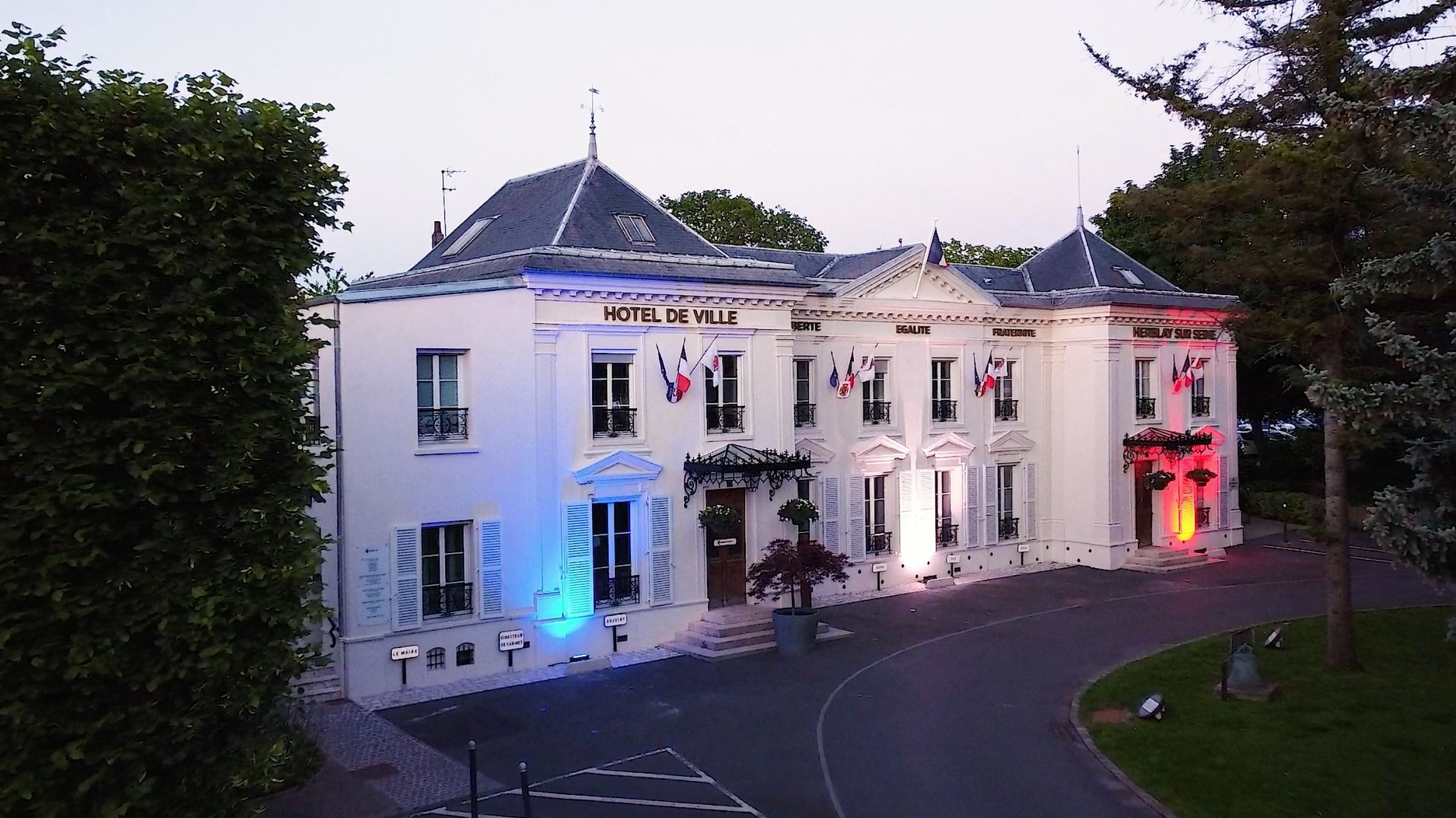 Herblay Mairie - Fenetre - Fenetre De Toit