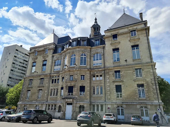Ivry Sur Seine Mairie - Fenetre - Fenetre De Toit