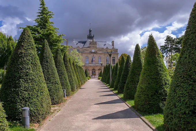Le Perreux Sur Marne Mairie - Fenetre - Fenetre De Toit