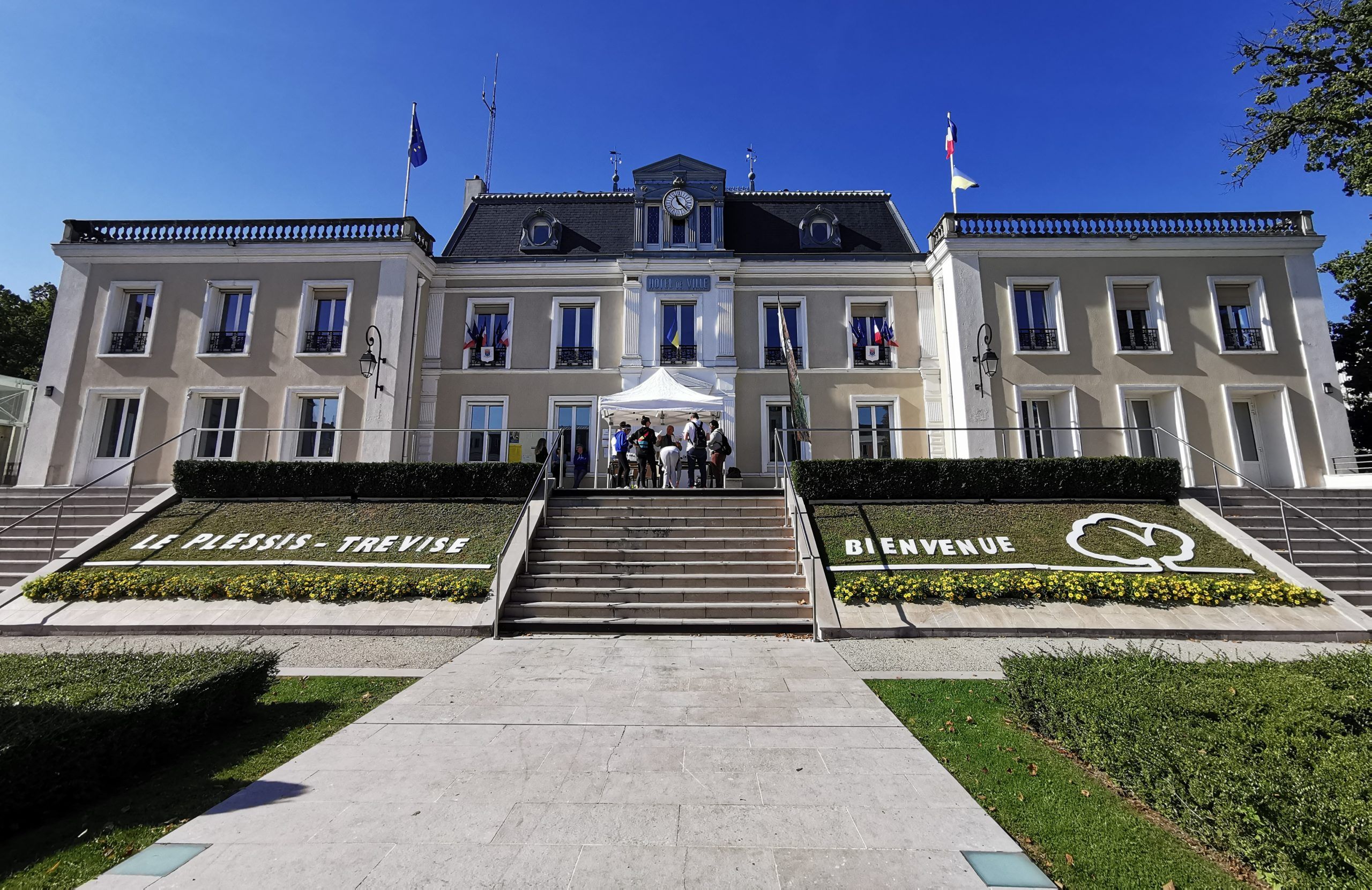 Le Plessis Trévise Mairie - Fenetre - Fenetre De Toit