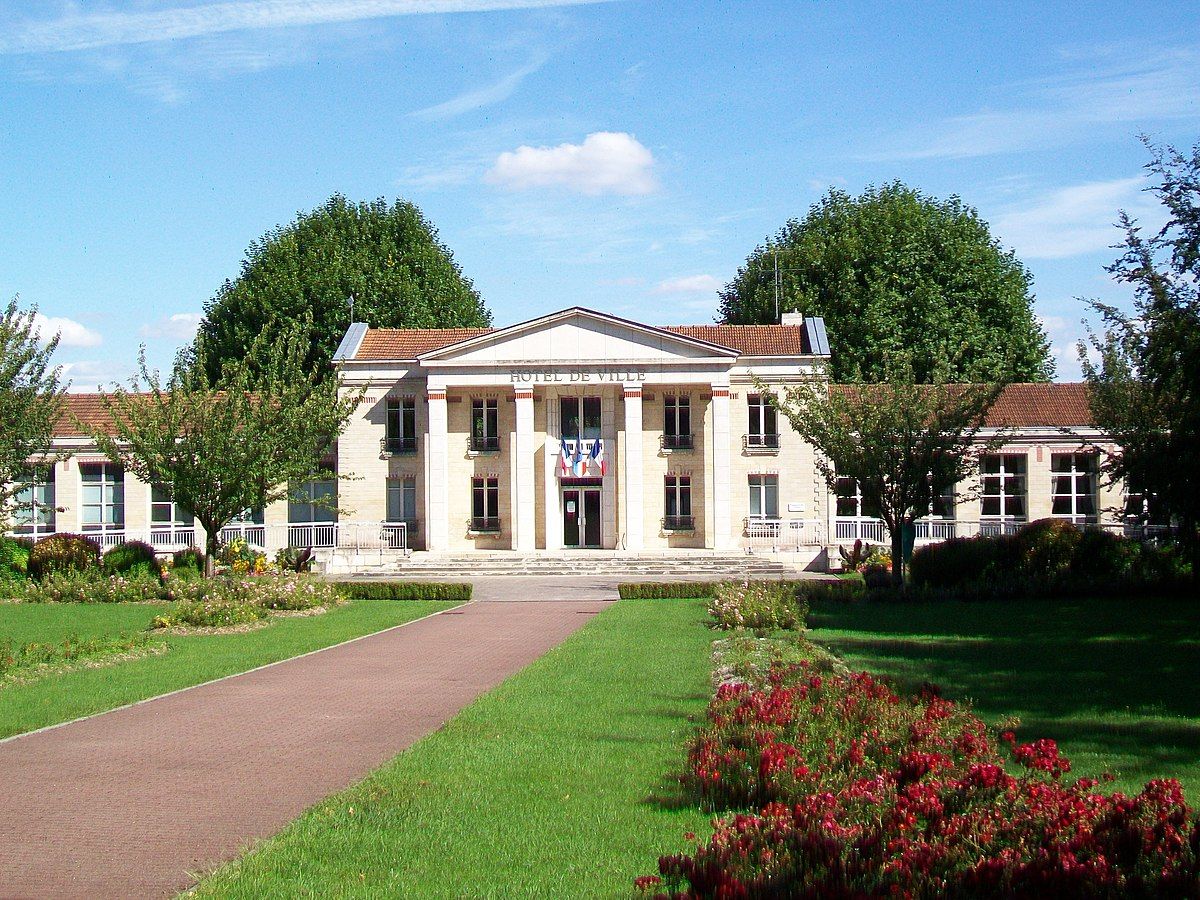 Louvres Mairie - Fenetre - Fenetre De Toit