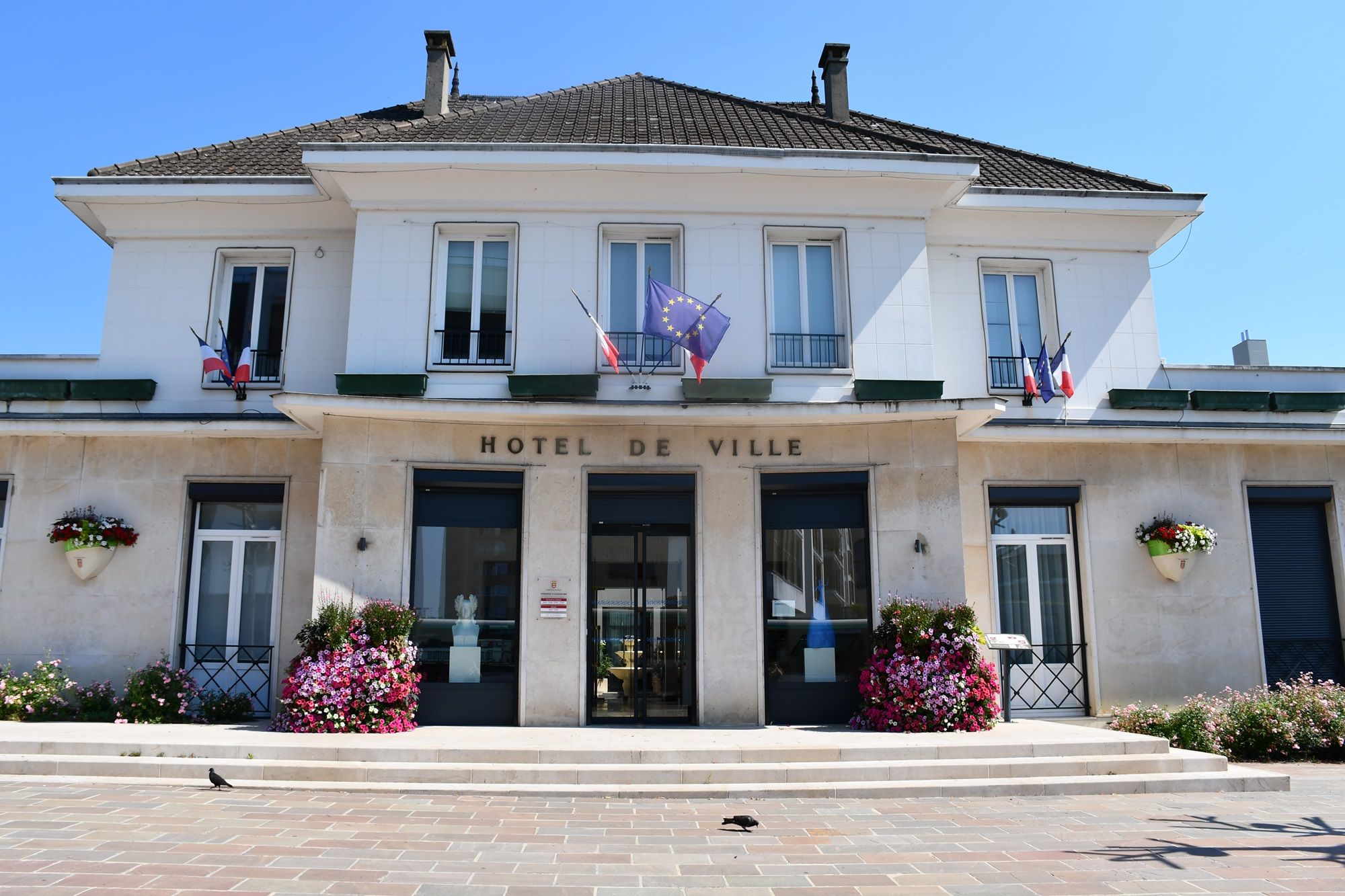 Montmagny Mairie - Fenetre - Fenetre De Toit