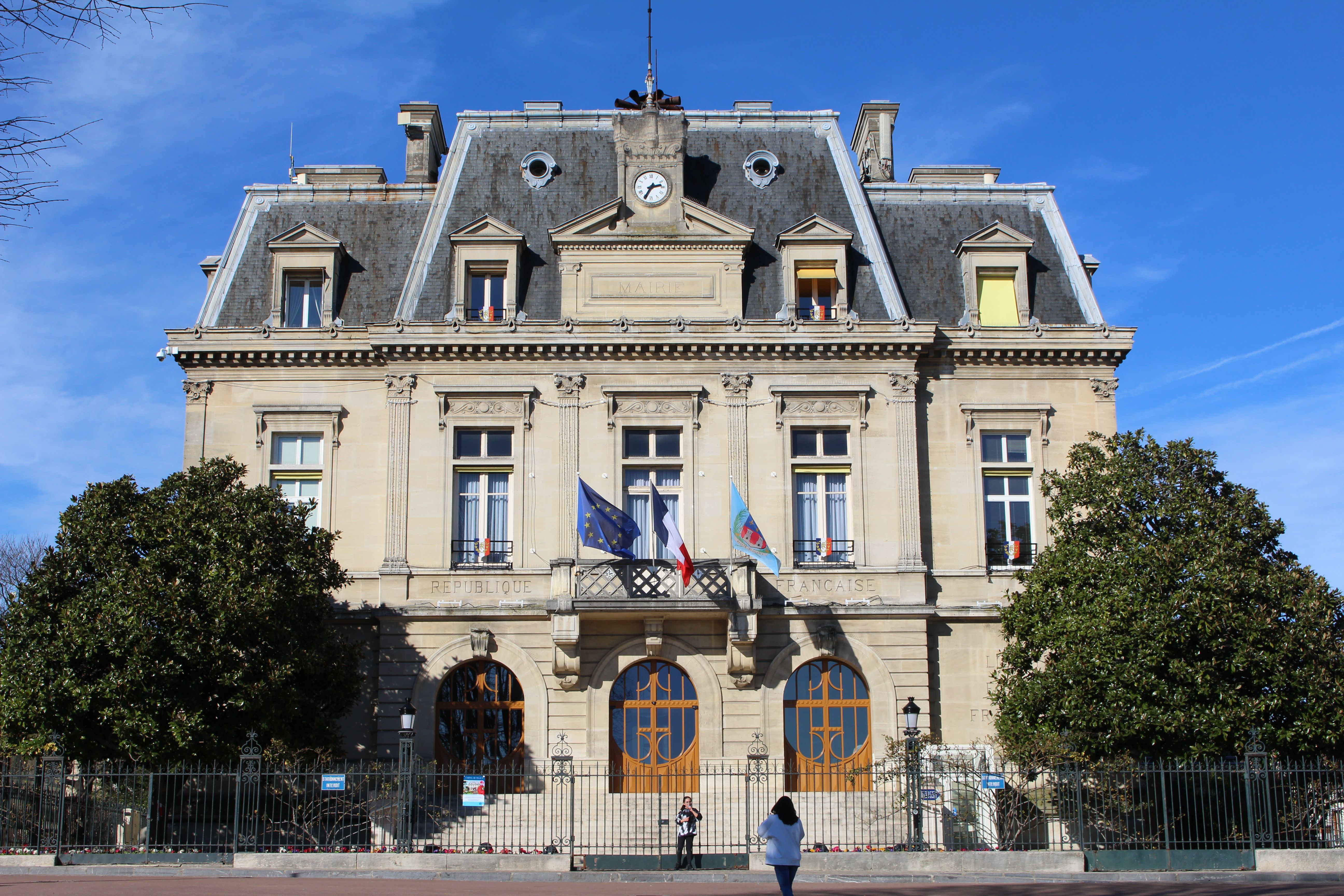 Nogent Sur Marne Mairie - Fenetre - Fenetre De Toit