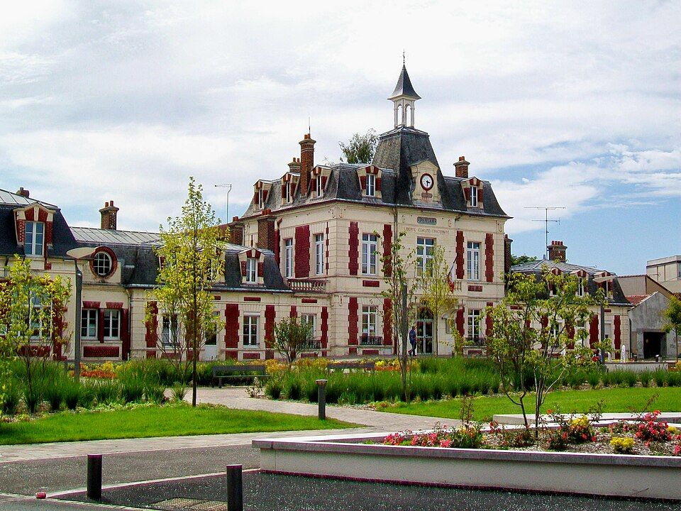 Persan Mairie - Fenetre - Fenetre De Toit