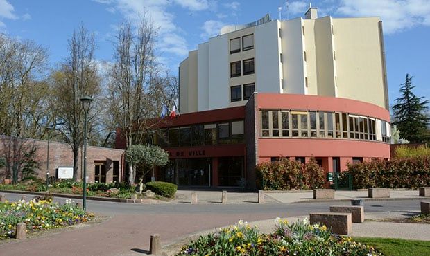 Saint Ouen L'Aumône Mairie - Fenetre - Fenetre De Toit