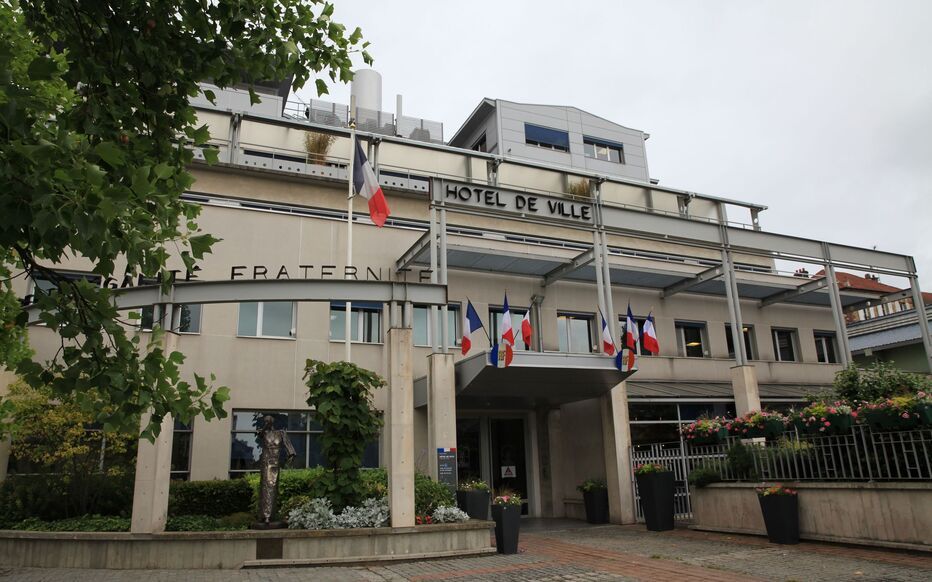 Taverny Mairie - Fenetre - Fenetre De Toit