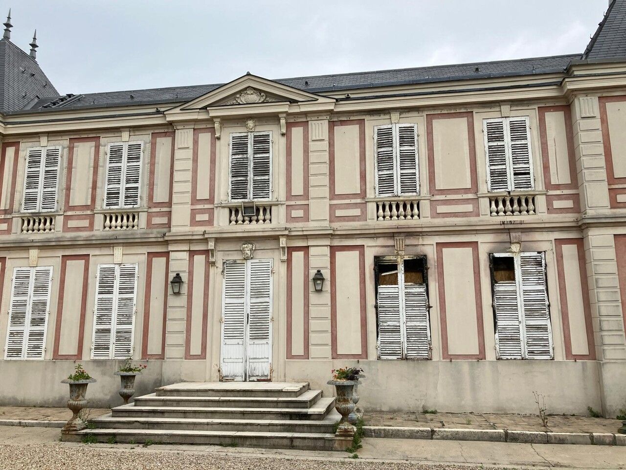 Villeneuve Le Roi Mairie - Fenetre - Fenetre De Toit
