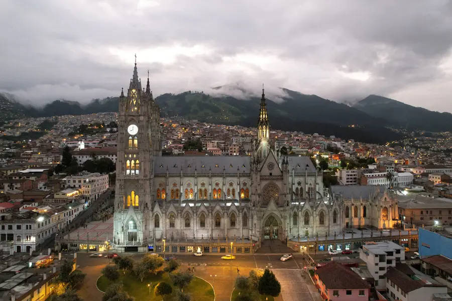Basílica del Voto Nacional, arquitectura en Quito