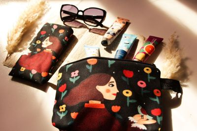 کیف آرایشی دختر و پرنده 24×16