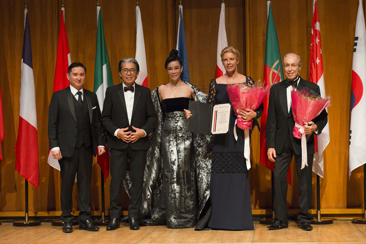 L'<i>Asian Couture Federation</i> premia Renato Balestra a Londra