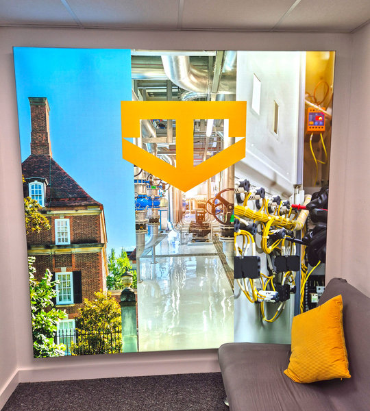 Illuminated wall lightboxes