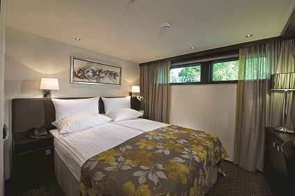 Deluxe Stateroom Cat E - Indigo Deck Forward Photo