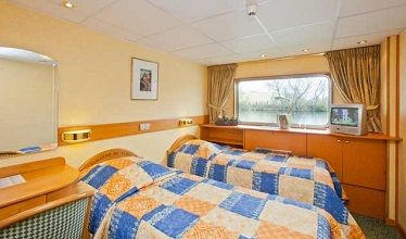 Main deck 2 adjustable twin beds Photo