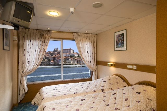 Upper deck 2 adjustable twin beds Photo
