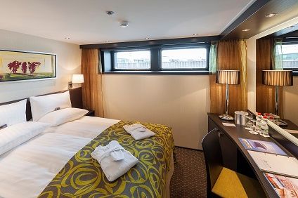 Deluxe Stateroom Cat E - Indigo Deck Forward Photo
