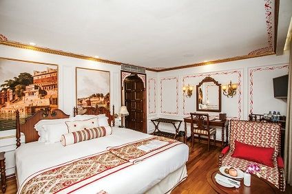 Colonial Suite  Photo