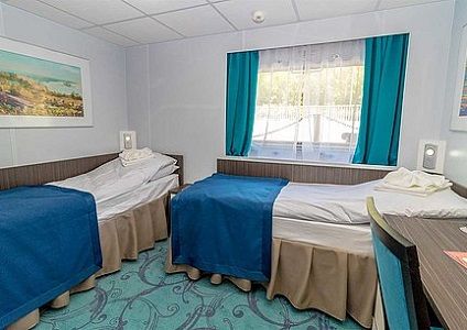 HX - 2 Bed Main Deck Front/Aft Photo