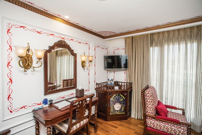 Colonial Suite Photo