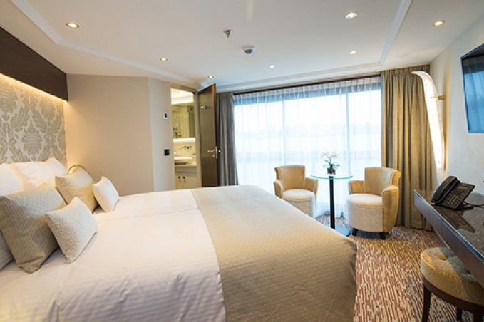 Diamond Deck Superior Stern Suite Photo