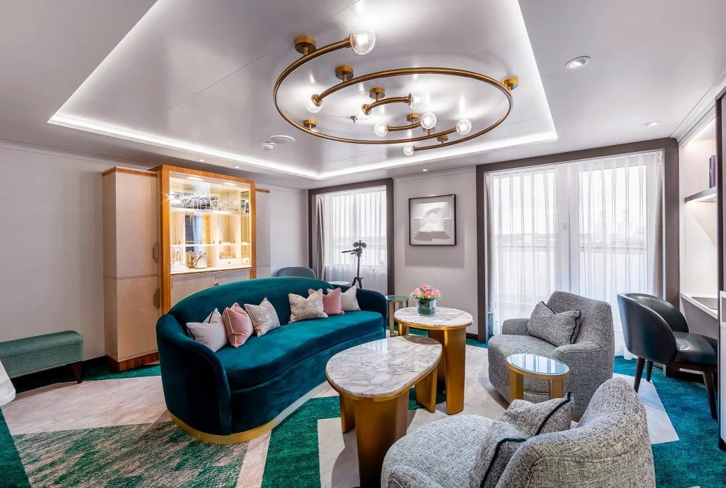 Q2 - Master Suite Photo