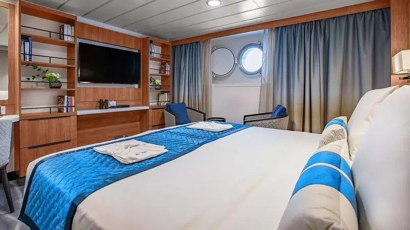 Category 2 - Albatros Cabin Photo
