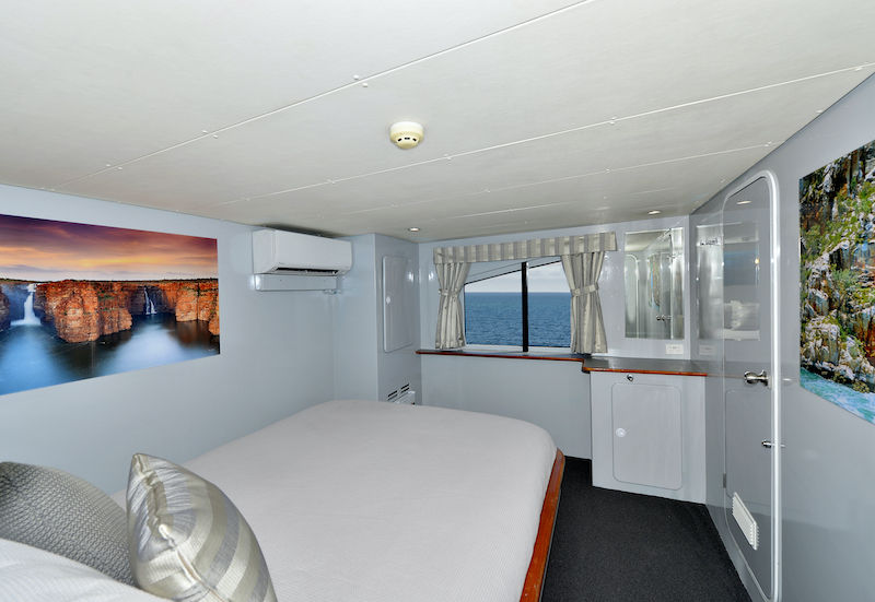 Flybridge Cabin Photo