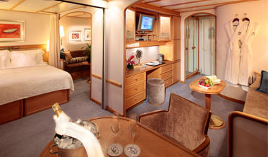 Commodore Suite, Deck 3 Photo