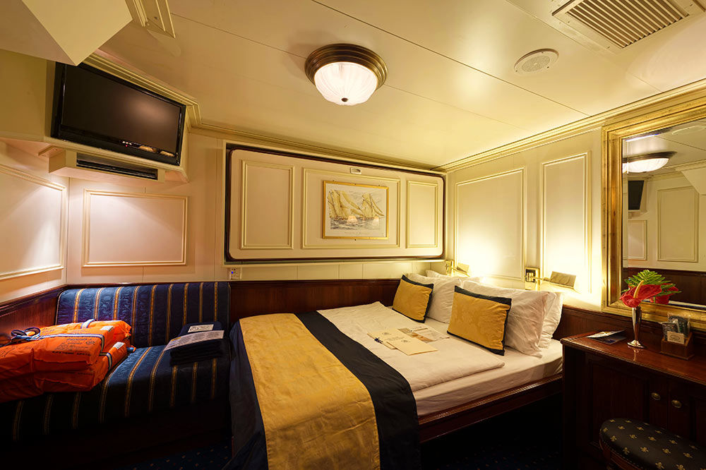 Category 06 - Interior Stateroom Photo