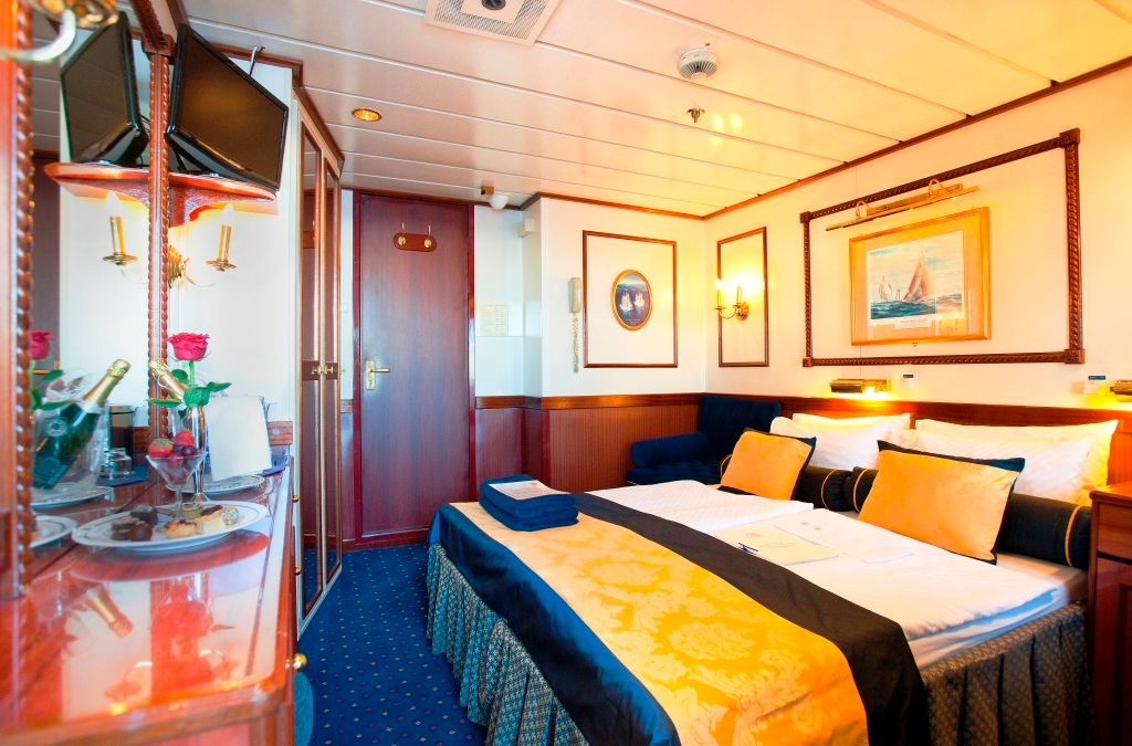 Category 2 - Oceanview Stateroom Photo